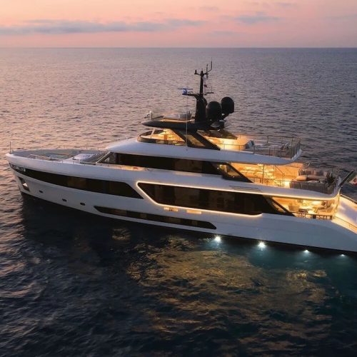 KOJU âThe Multiple Award Winning Benetti Yacht Blending 1960âs Style With 2022 Mechanics.