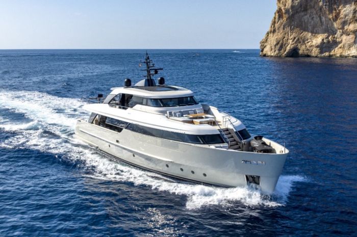Sanlorenzo Yachts UK lists SD96 Sahasa for sale
