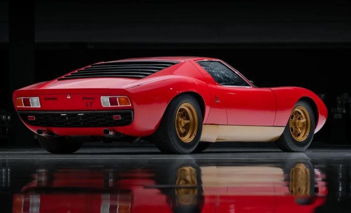 Lamborghini Miura P400 SV sells for a record $4.9 million at auction